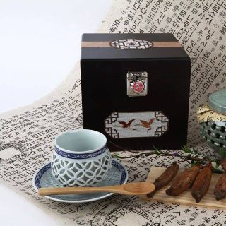 Cao hồng sâm Hoàng Đế Hàn Quốc hộp quà tặng đặc biệt hũ sứ 500g