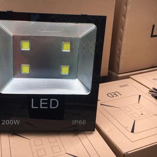 ĐEN PHA LED 200W CHO SÂN BÓNG