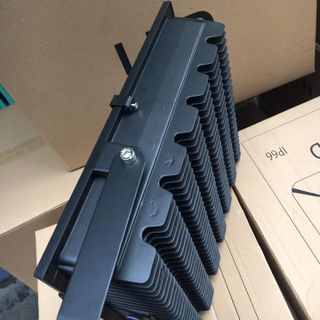 ĐEN PHA LED 200W CHO SÂN BÓNG