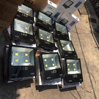 ĐEN PHA LED 200W CHO SÂN BÓNG