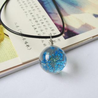 Dây chuyền mặt đá ép hoa khô rất đẹp