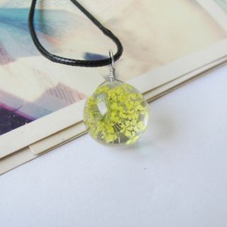 Dây chuyền mặt đá ép hoa khô rất đẹp