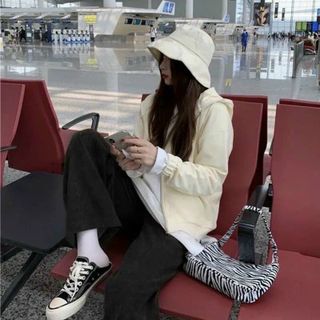 Quần ống rộng có túi sau chất nhung tăm