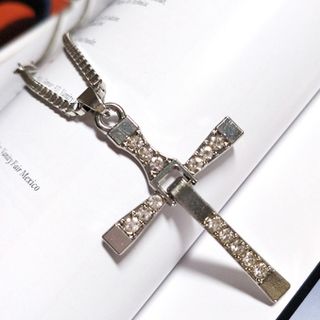 Dây chuyền thánh giá lớn