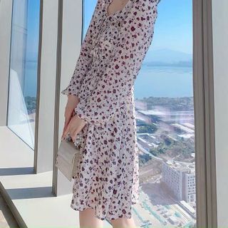 đầm bông lụa xòe nhẹ fom ngắn cổ vuông dài tay