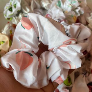 Cột tóc scrunchies