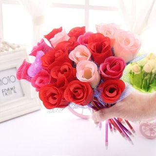 Viết mực hình hoa hồng rất đẹp