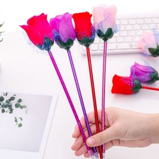 Viết mực hình hoa hồng rất đẹp
