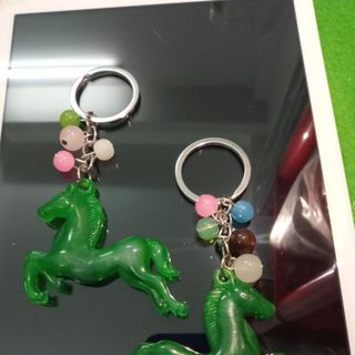 Móc khóa hình con ngựa xanh