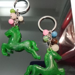 Móc khóa hình con ngựa xanh