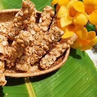 Bánh kẹp ống phủ mè đậu phộng