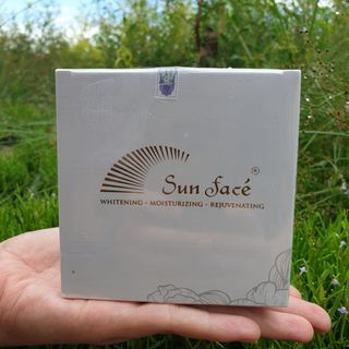 KEM DƯỠNG TRẮNG DA BODY LOTION 250G - SUNFACE