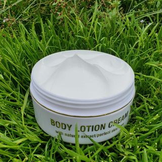 KEM DƯỠNG TRẮNG DA BODY LOTION 250G - SUNFACE
