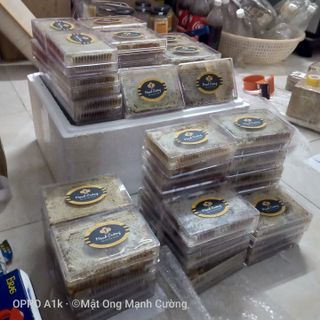 Mật ong bánh tổ