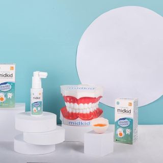 Kem đánh răng dạng xịt chống sâu răng Midkid. Bảo Vệ Răng Chắc Khỏe Cho Bé Từ 1 Tuổi