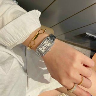 ĐỒNG HỒ CARTlER LA MÃ CHỮ NHẬT NỮ