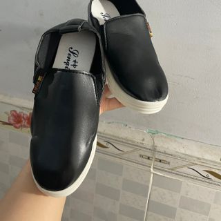 [THANH LÝ] Giày Gồ nữ màu đen