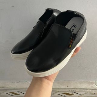 [THANH LÝ] Giày Gồ nữ màu đen