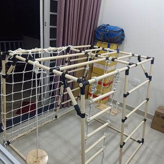 Xà đu đa năng Kenbo loại hình thang có lưới kích thích trẻ vui chơi vận động