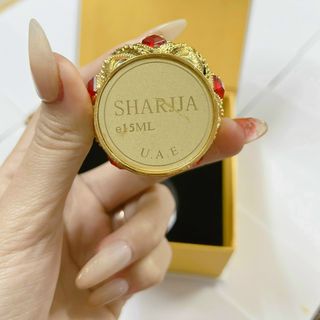 Nước hoa Dubai khắc chữ