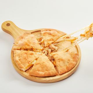 Pizza phi lê gà xốt tiêu đen phô mai 200g