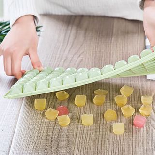 Khay Làm Đá Viên Tủ Lạnh Bằng Nhựa Dẻo 96 Ngăn