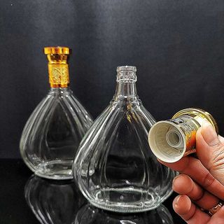 Chai Đựng Rượu 500ML Thủy Tinh Cao Cấp mẫu giọt nước hoa văn cánh sen - nắp vàng xen đỏ - Vỏ Chai Rượu Đẹp (C5)