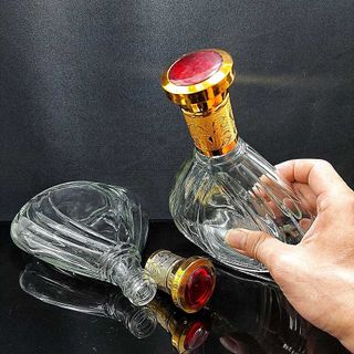 Chai Đựng Rượu 500ML Thủy Tinh Cao Cấp mẫu giọt nước hoa văn cánh sen - nắp vàng xen đỏ - Vỏ Chai Rượu Đẹp (C5)