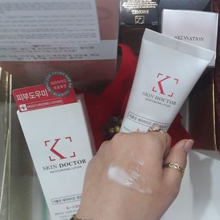 Kem Dưỡng Ẩm Điều Trị Nứt / Khô Và Chảy Máu Toàn Thân Skin Doctor Moisturization Totion