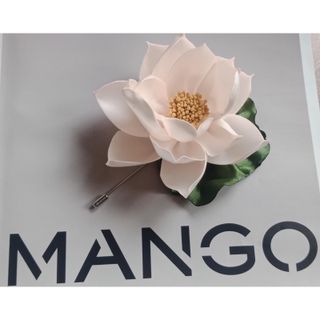 Hoa sen cài áo handmade cao cấp thiết kế mộc mạc