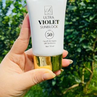 KEM CHỐNG NẮNG VIOLET A COSMETICS
