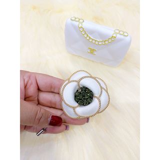 Hoa cài áo mẫu Nhật Bản sang trọng thiết kế 2 màu trắng đen