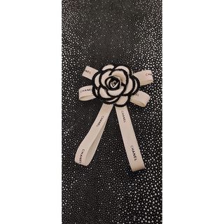Hoa trà cài áo sơ mi handmade