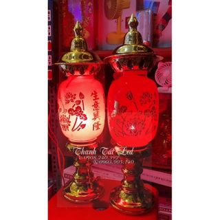Đèn thờ Phú Quý có 3 kích cỡ để quý khách lựa chọn. Kiểu dáng truyền thống ( 1 Cặp ) giá sỉ