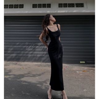 Đầm body khoét lưng Emma
