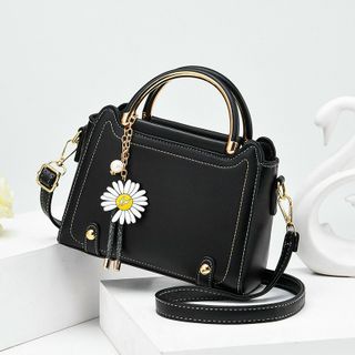 Túi đeo chéo cầm tay nữ kèm móc khóa hoa cúc xinh xắn hàng Quảng Châu cao cấp chuẩn form dáng