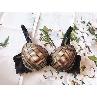 Áo lót nữ lovely 1135 mút vừa nâng ngực tạo khe