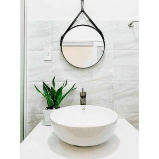 Gương tròn dây da cao cấp phù hợp cho các không gian tối giản