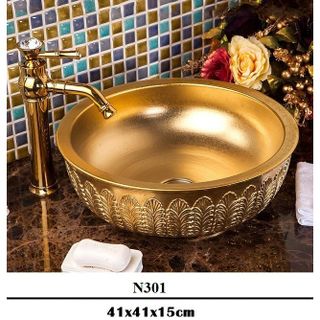 Chậu sứ lavabo để bàn hoa văn nghệ thuật với tông vàng chủ đạo