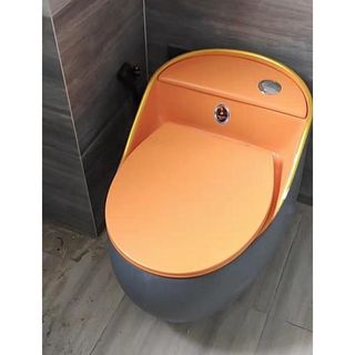 Bồn cầu trứng thân xám nắp cam và thân đen nắp cam, thiết kế thời trang, sang trọng
