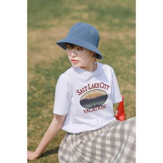 Áo thun nữ cổ tròn chất liệu cotton mềm mại form regular AR029 Miucho in hoạ tiết