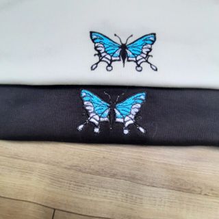 ÁO THUN CROPTOP TAY DÀI THÊU BƯỚM a2