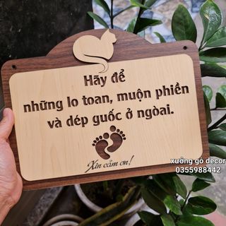 Bảng gỗ Để buồn phiền ngoài cửa trang trí nhà cửa, Bảng gỗ Vui lòng để giày dép bên ngoài.
