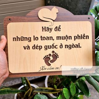 Bảng gỗ Để buồn phiền ngoài cửa trang trí nhà cửa, Bảng gỗ Vui lòng để giày dép bên ngoài.