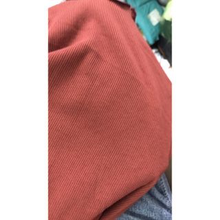 ÁO CỔ V CUỐN BIÊN DÂY RÚT BÊN HÔNG.