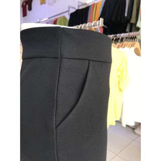 Chân váy công sở ôm xẻ sau thiết kế cơ bản vải tuyết mưa loại 1 màu đen có túi 2 bên CVOD008