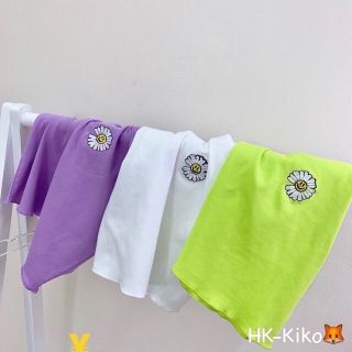 Áo croptop thêu cúc cuốn biên.
