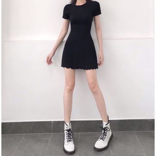 Đầm BASIC dáng xòe thun bozip cao cấp.