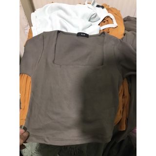 Áo croptop Tay Dài Cổ Vuông Màu Trơn