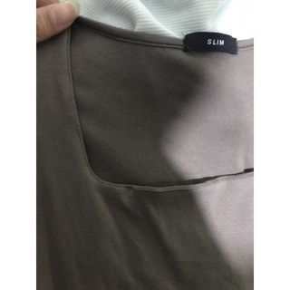 Áo croptop Tay Dài Cổ Vuông Màu Trơn